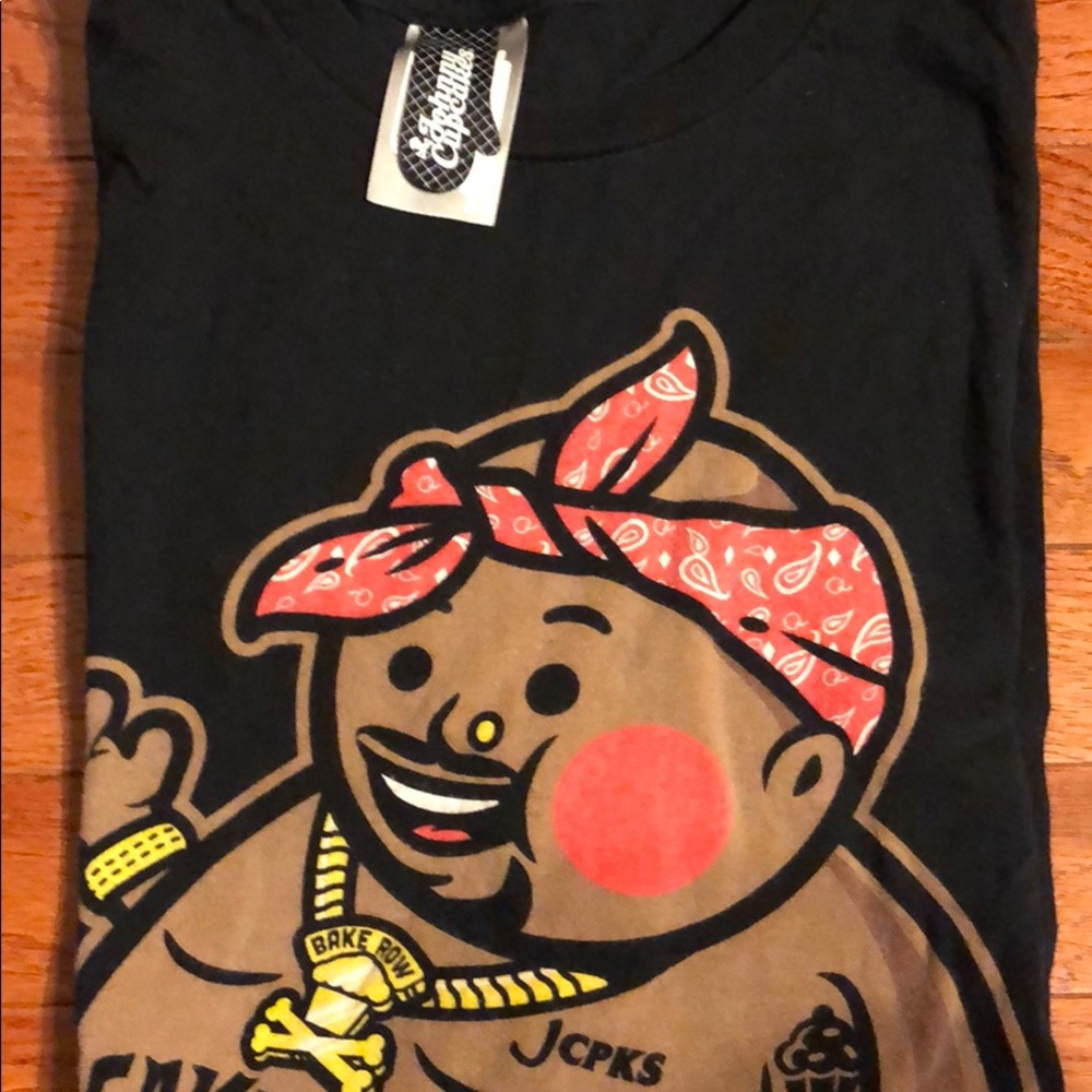 Johnny Cupcakes EAST (Biggie) vs WEST (2Pac) M- T